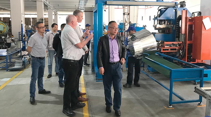 三年疫情后首訪！英國客戶Buyitdirec蒞臨金環(huán)電器視察