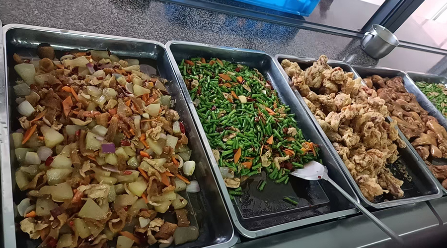 盛夏的來(lái)臨，金環(huán)電器關(guān)懷工人飲食